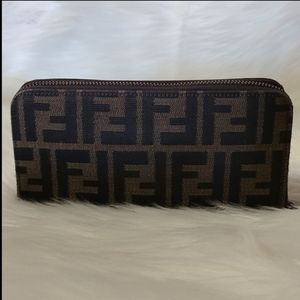 💯 Authentic Fendi Zucca Wallet 🍀